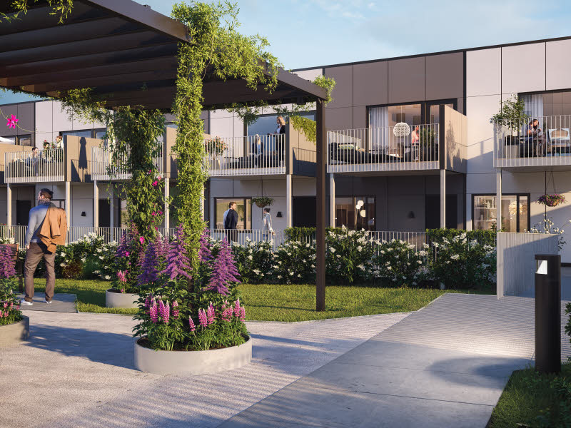 To personer som sitter på gulvet og ser seg rundt i et rom. 