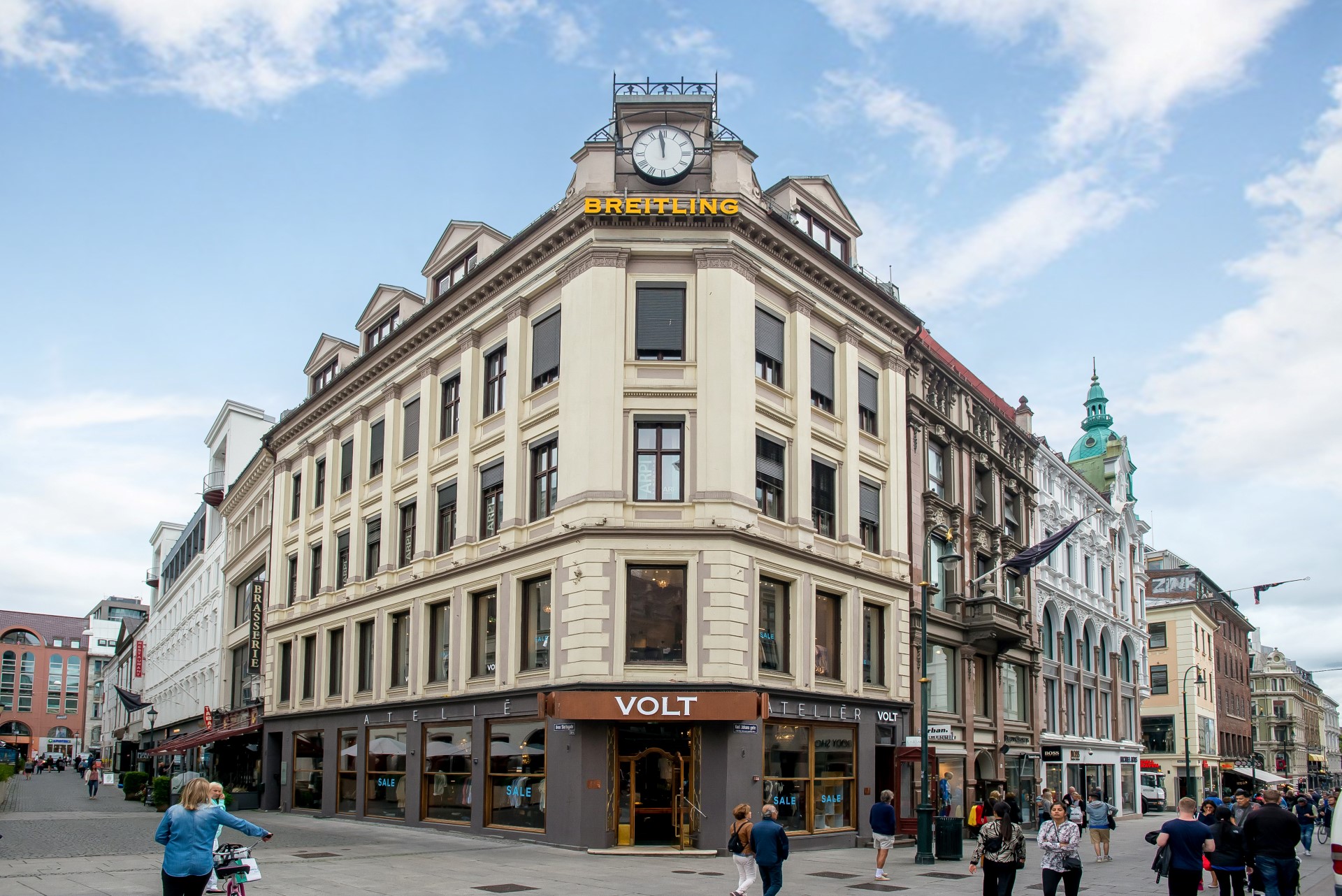 LOKALER AV ALLE SLAG: Illustrert her er fasaden til Øvre Slottsgate 14