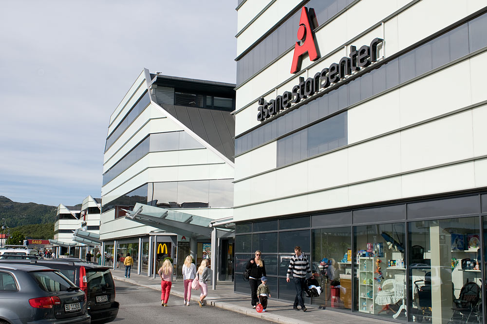 KJØPESENTER NUMMER 100: Åsane Storsenter ble kjøpt av Olav Thon Eiendomsselskap i november 2016.