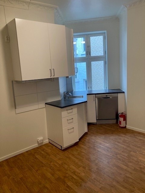 Nytt kjøkken - Blir satt inn kombiskap og komfyr